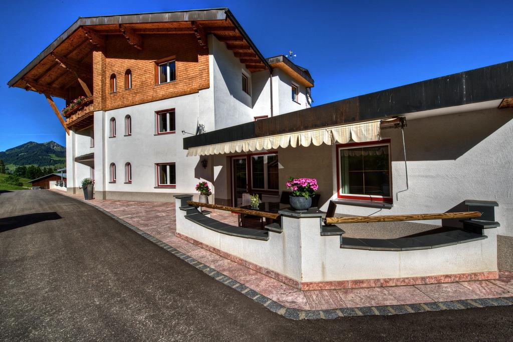 Ferien-Schloessle Michaela Apartment Riezlern Exterior photo